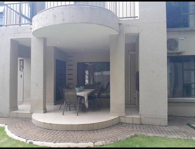 5 BEDROOM COMPLEX FOR SALE IN ORIEL